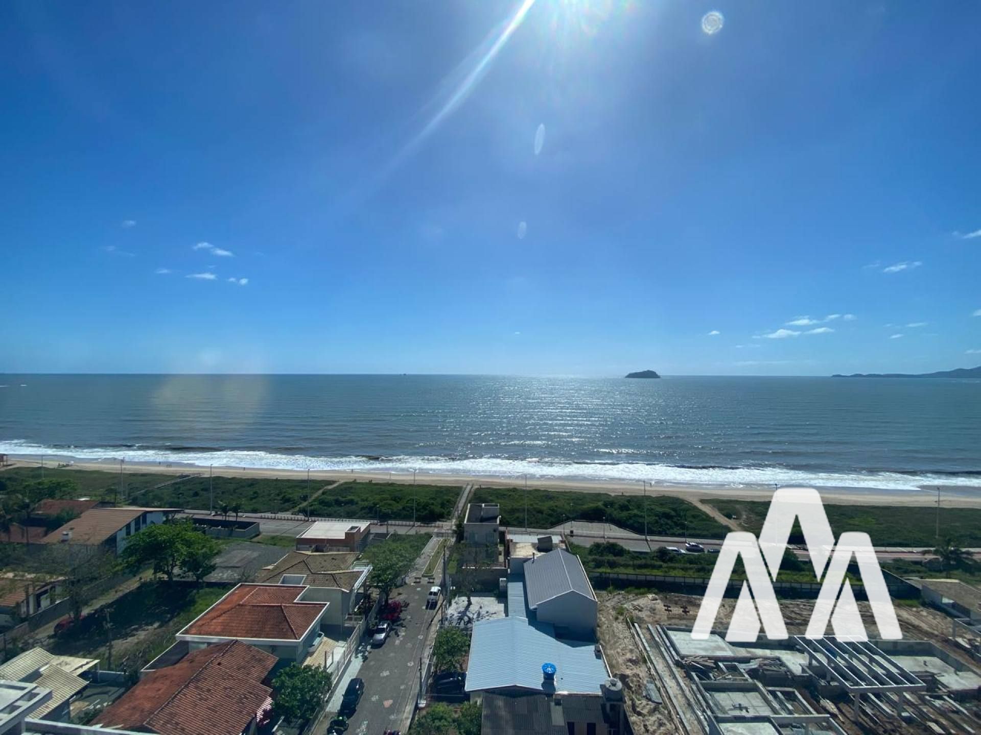 Frente mar com 3 suítes em Balneário Piçarras