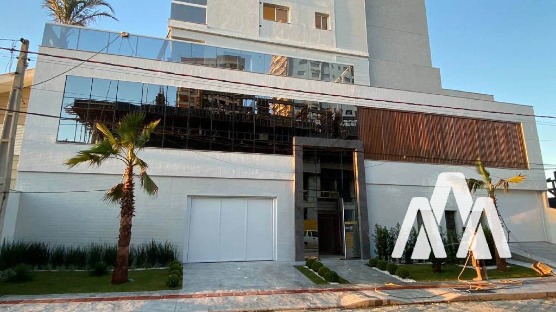 Frente mar com 3 suítes em Balneário Piçarras