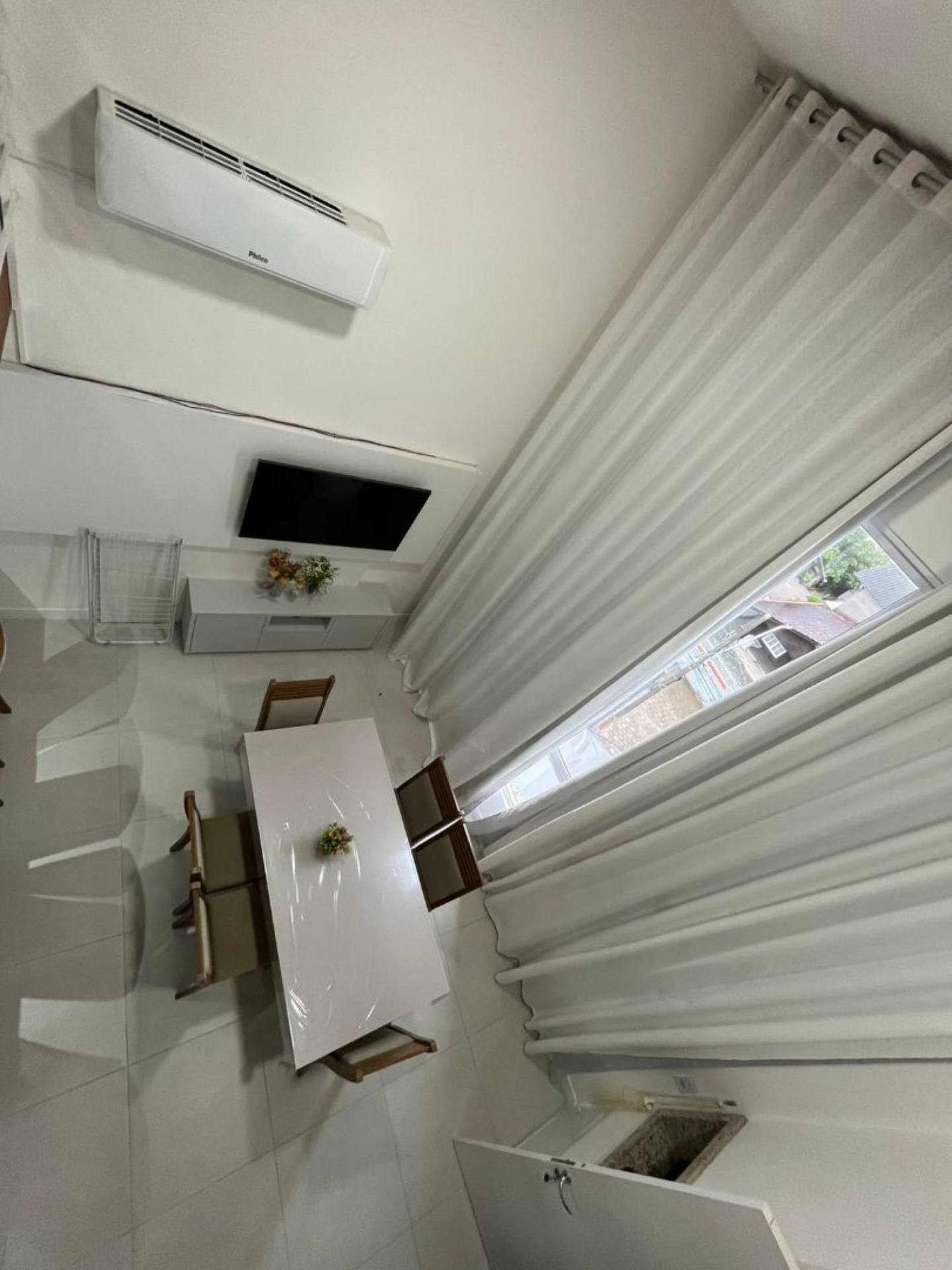 APARTAMENTO DIFERENCIADO COM MEZANINO E MOBILIADO