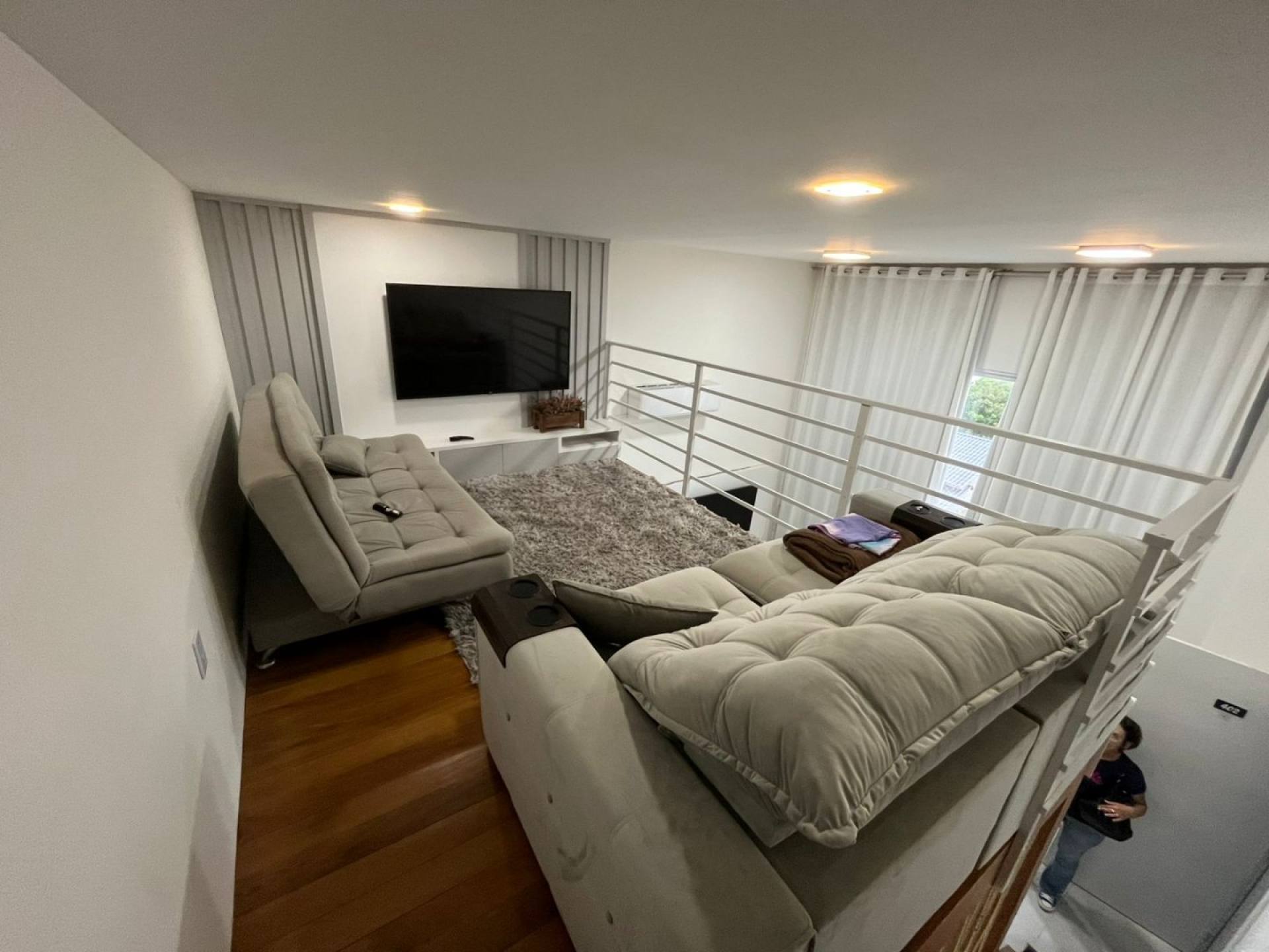 APARTAMENTO DIFERENCIADO COM MEZANINO E MOBILIADO