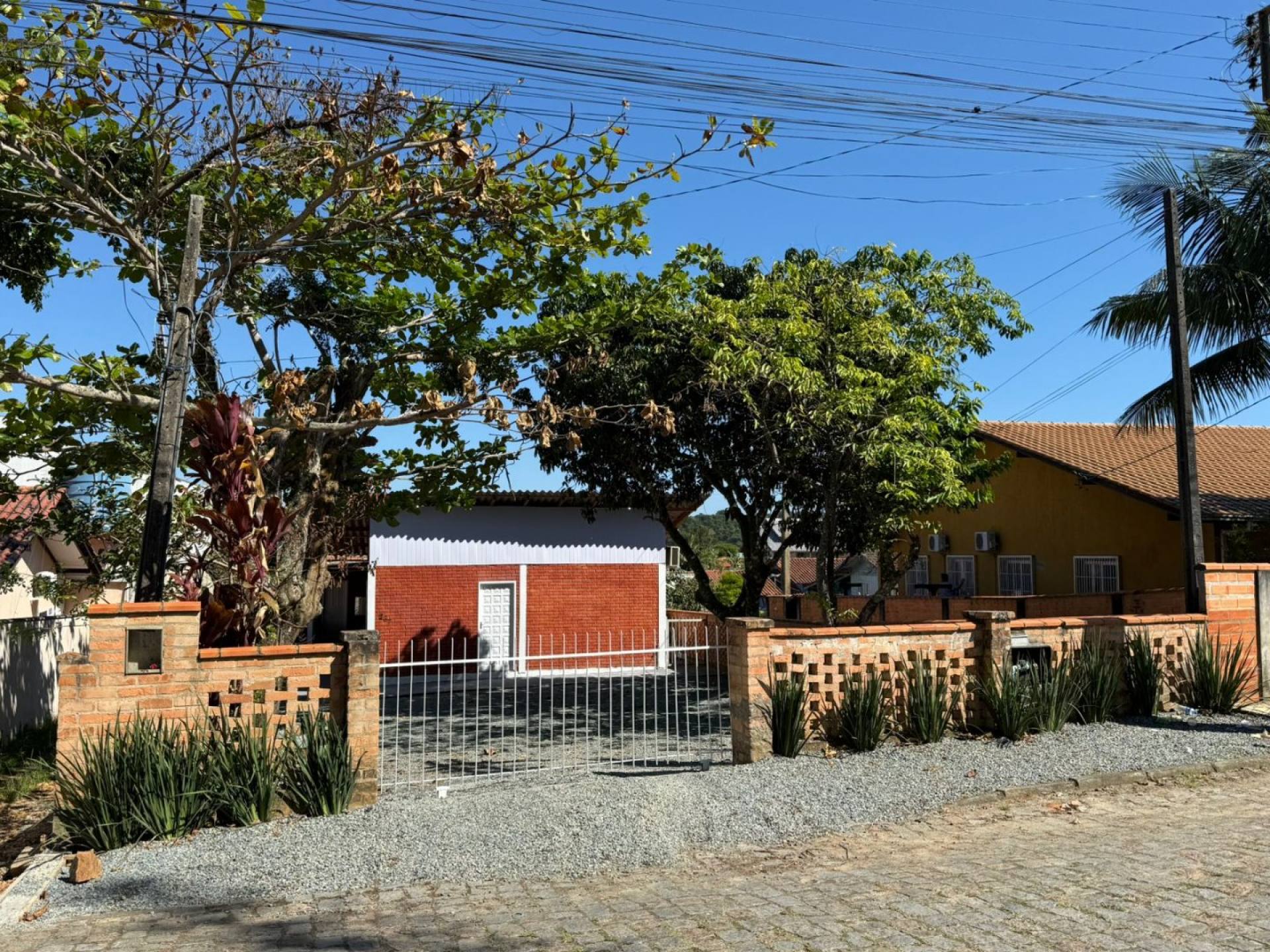 Casa Mobiliada com 5 quartos 1 suíte no bairro Armação em Penha