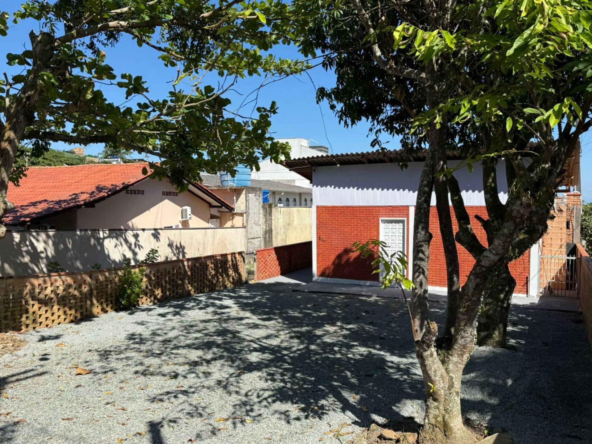 Casa Mobiliada com 5 quartos 1 suíte no bairro Armação em Penha