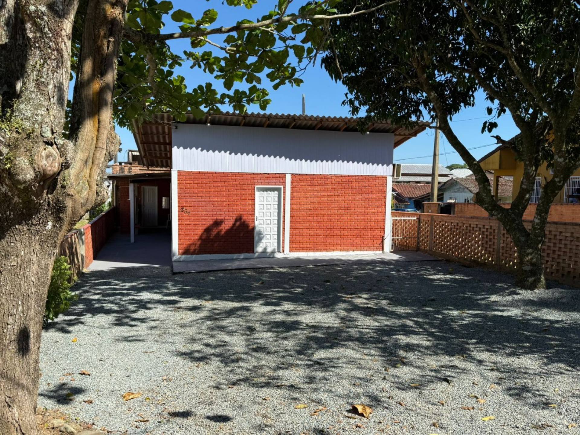 Casa Mobiliada com 5 quartos 1 suíte no bairro Armação em Penha