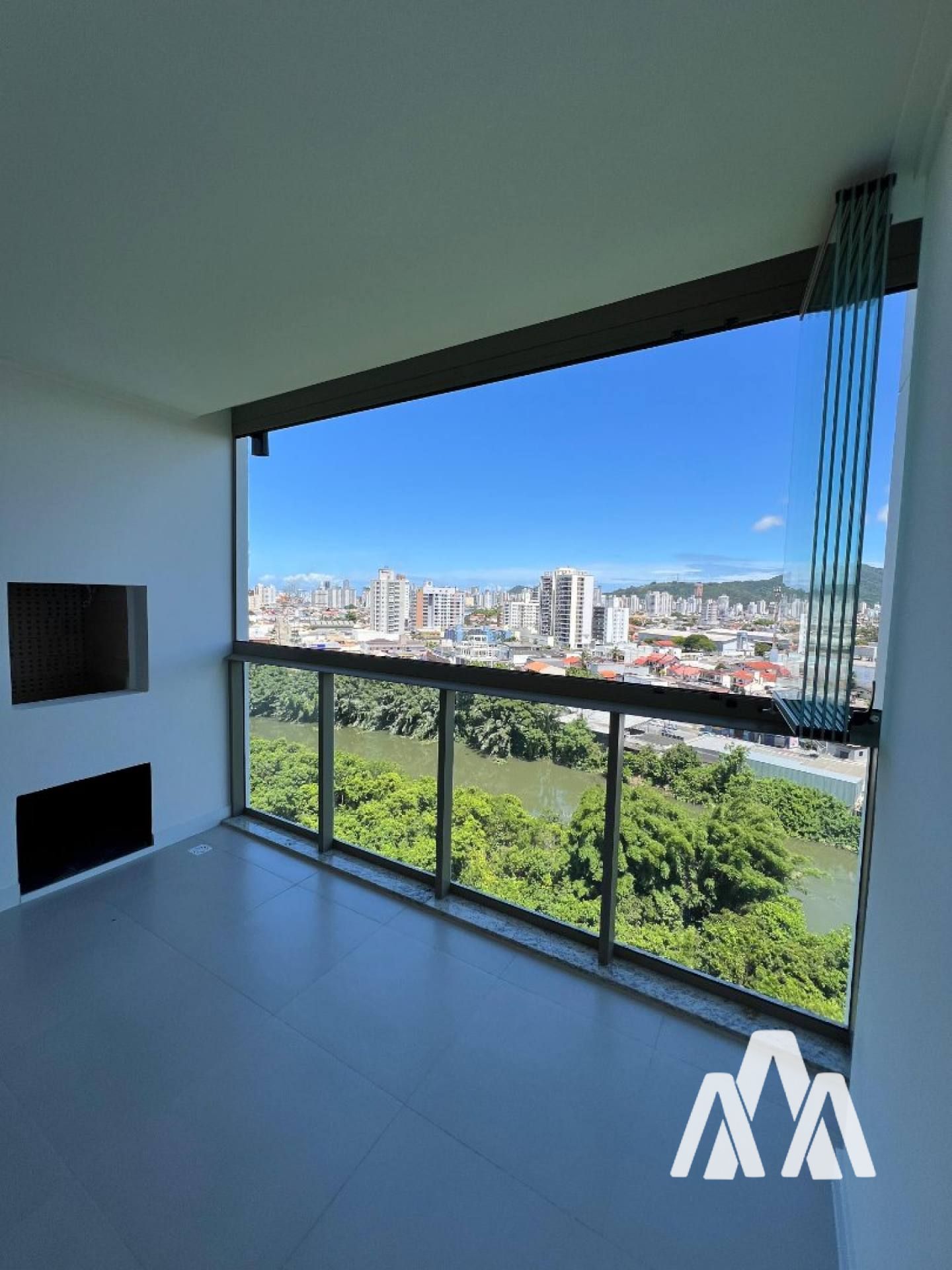 Apartamento em Condomínio Home Club