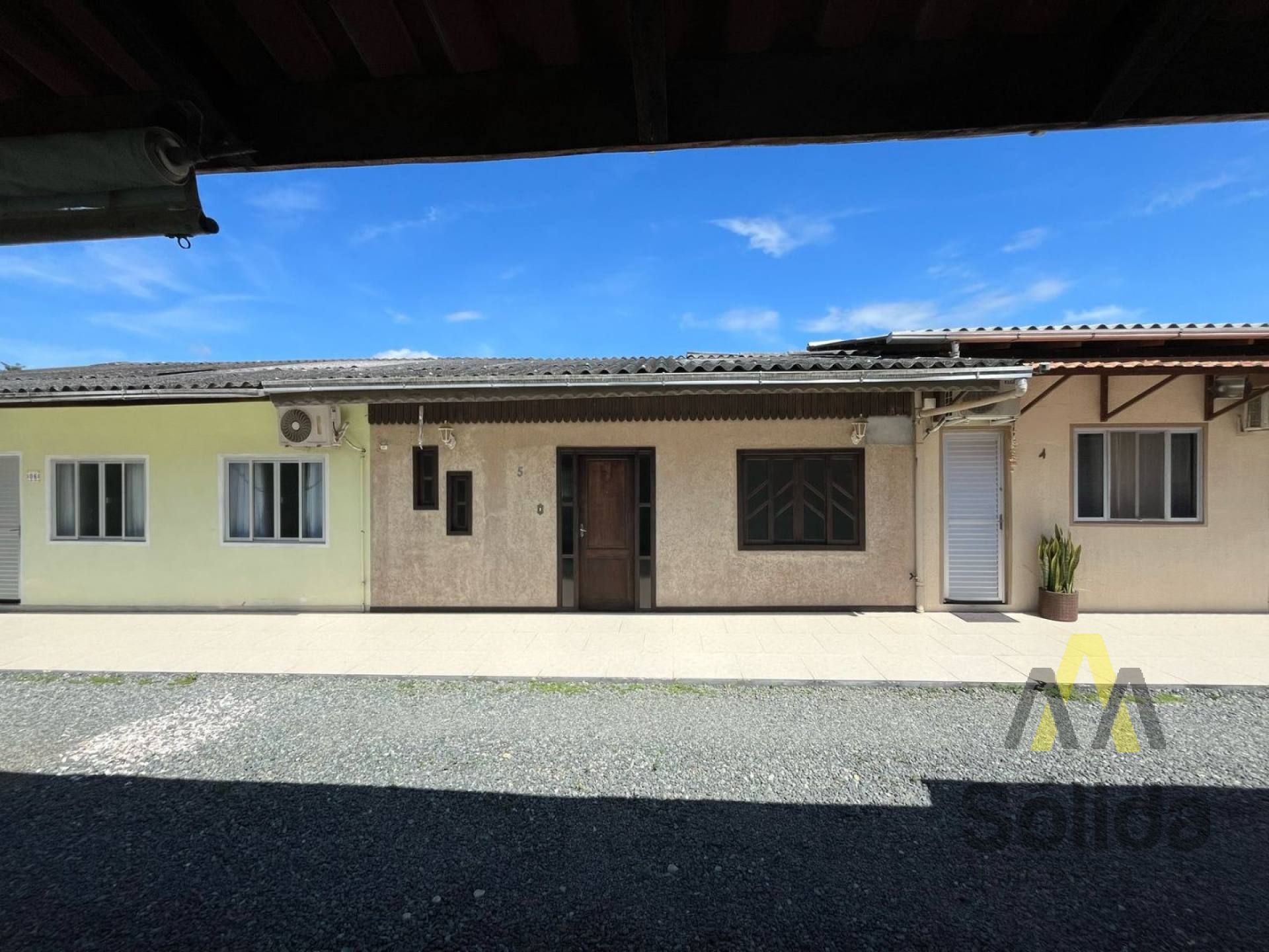 CASA NO CENTRO DE PENHA