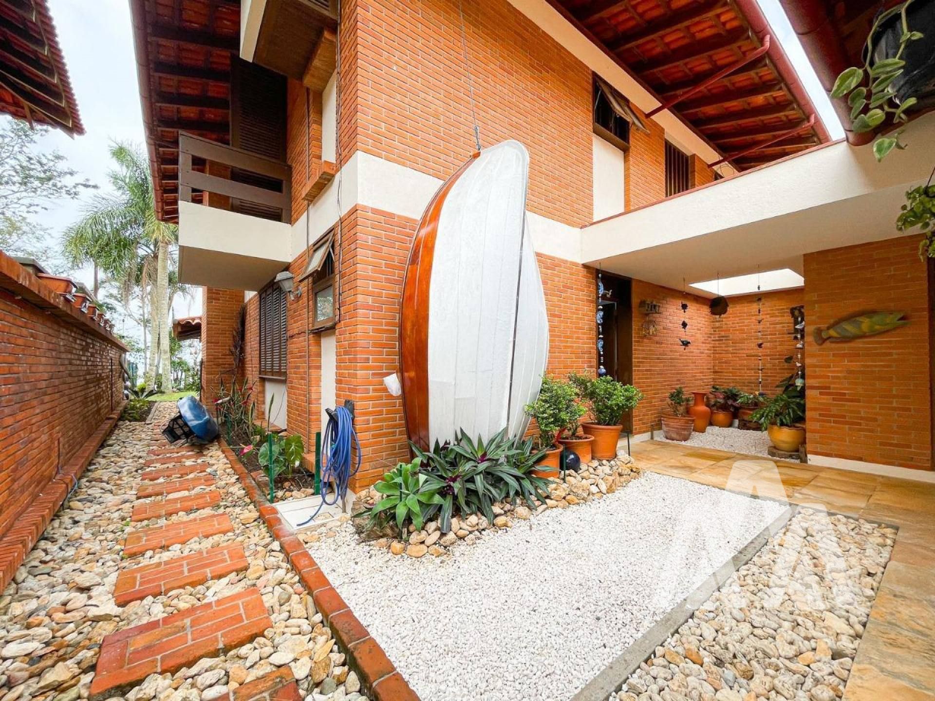 Casa de Alto Padrão Frente Mar