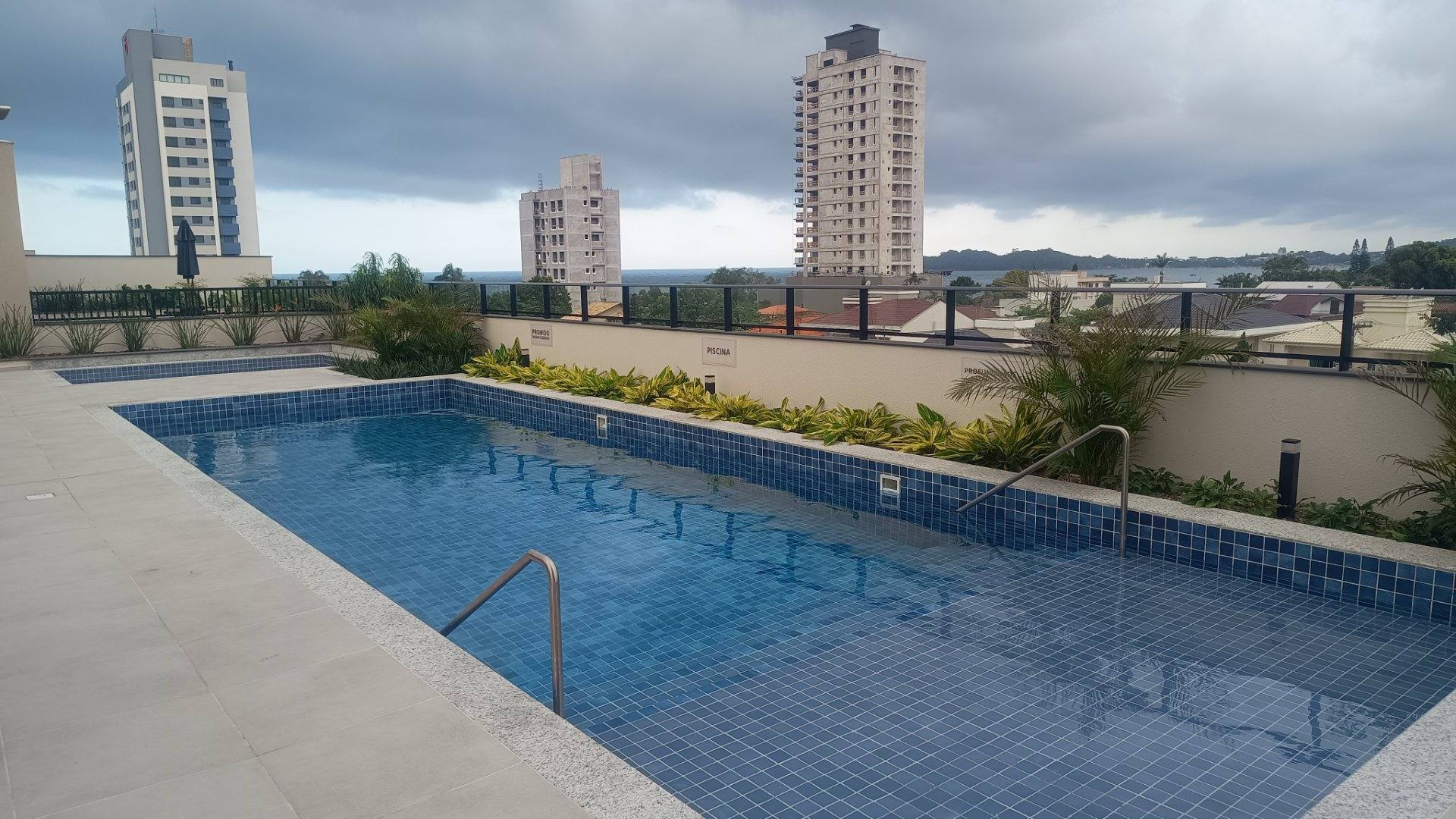 Apartamentos de 3 Dormitórios, Sendo 1 suíte, apenas 390 metros do mar.