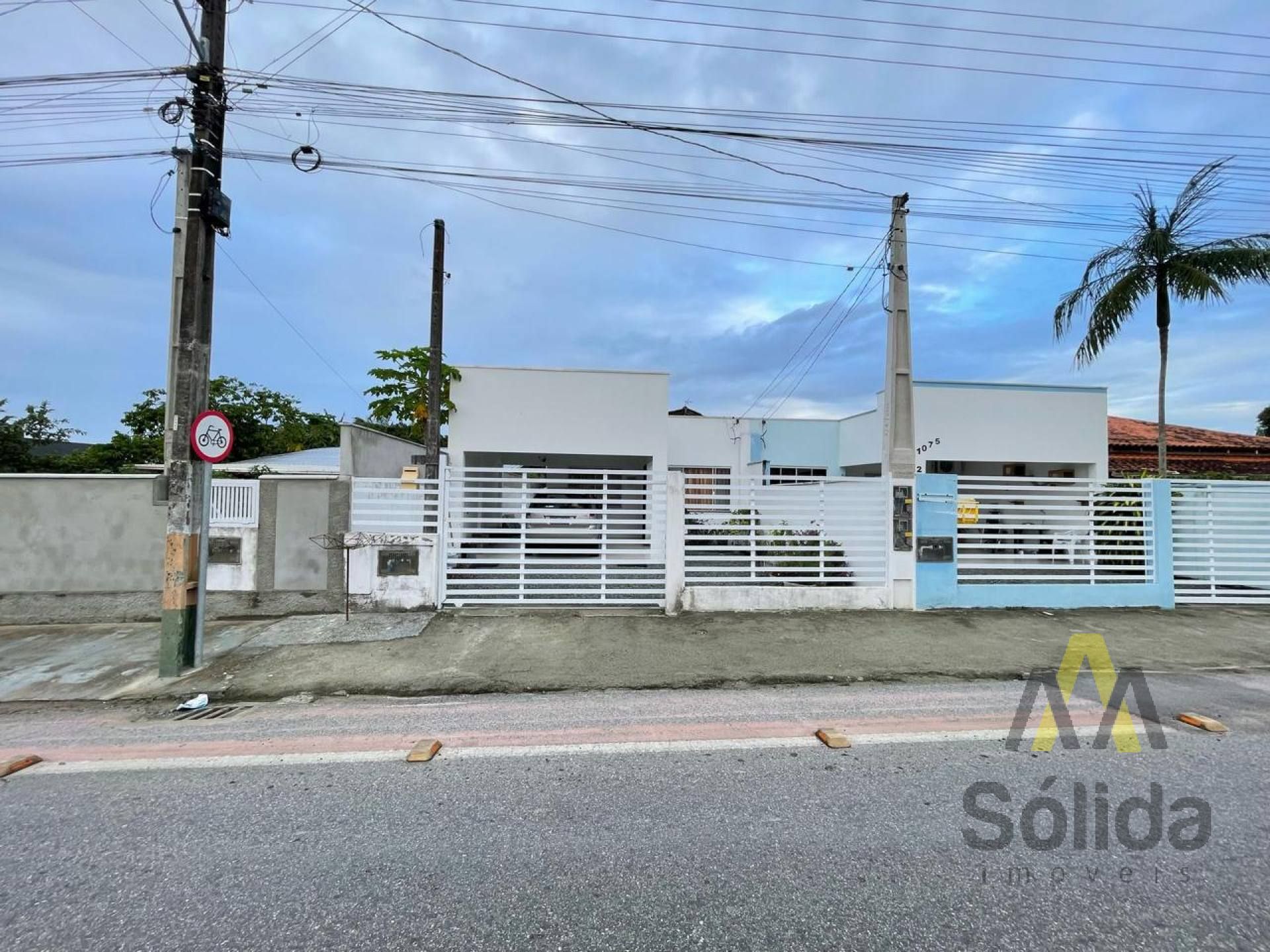 Casa com 02 quartos sendo 01 suíte no Centro de Penha