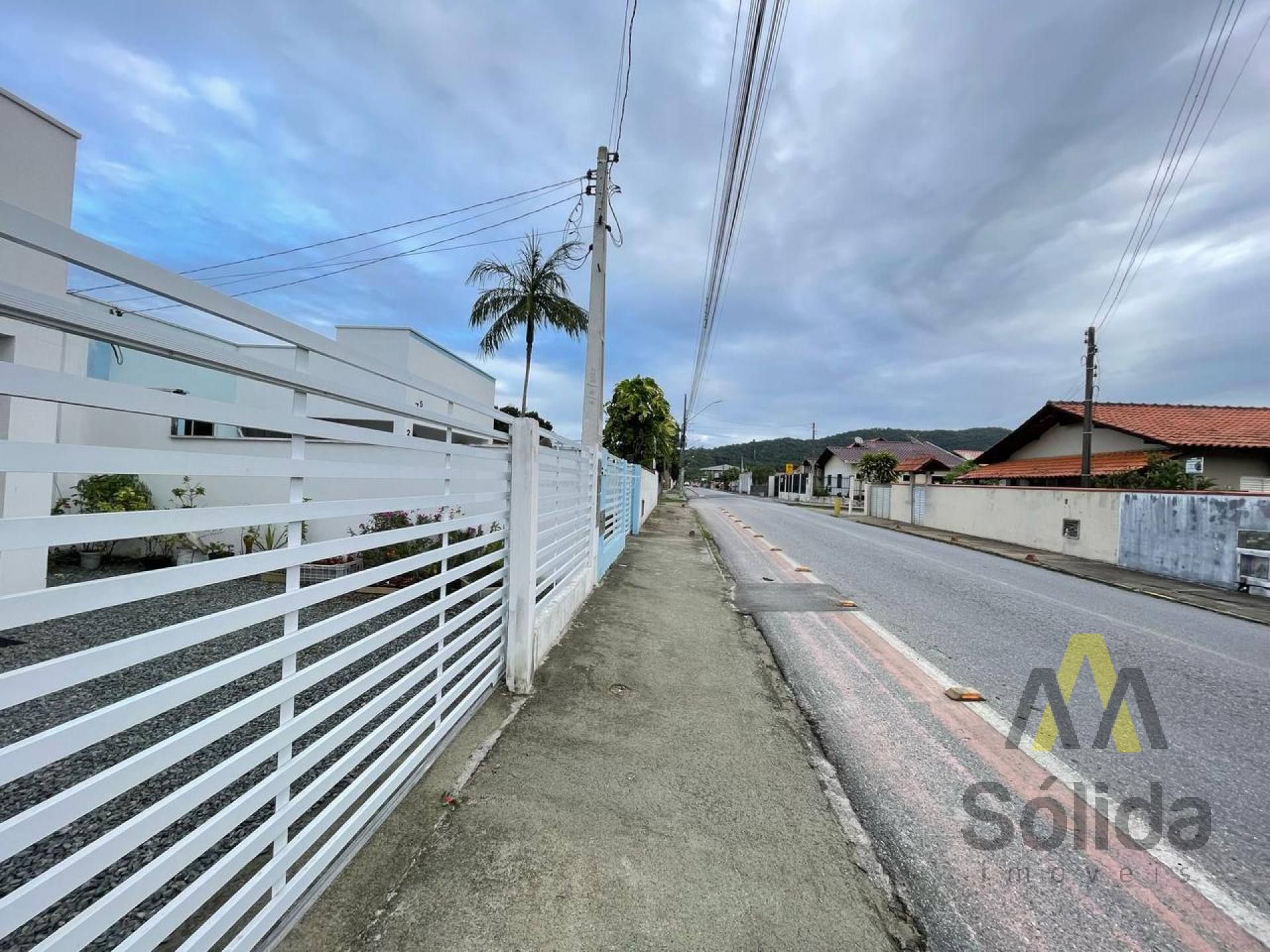 Casa com 02 quartos sendo 01 suíte no Centro de Penha