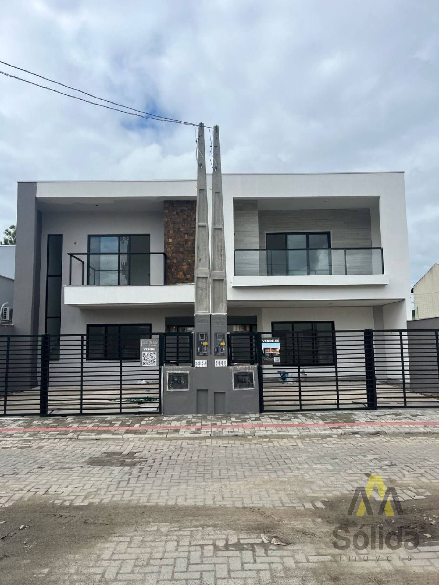 Sobrado com Piscina Itacolomi