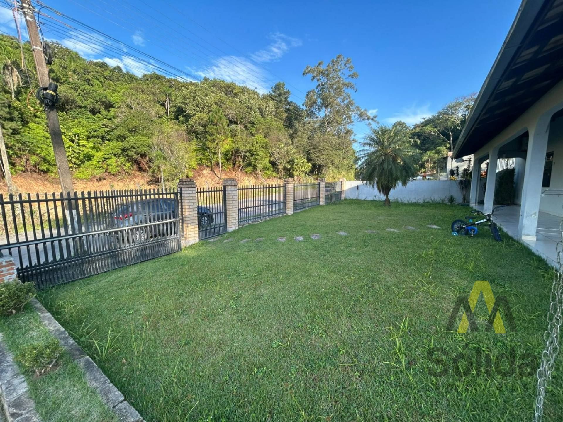 Ampla casa na Santa Lídia com 350m², com área de lazer e piscina