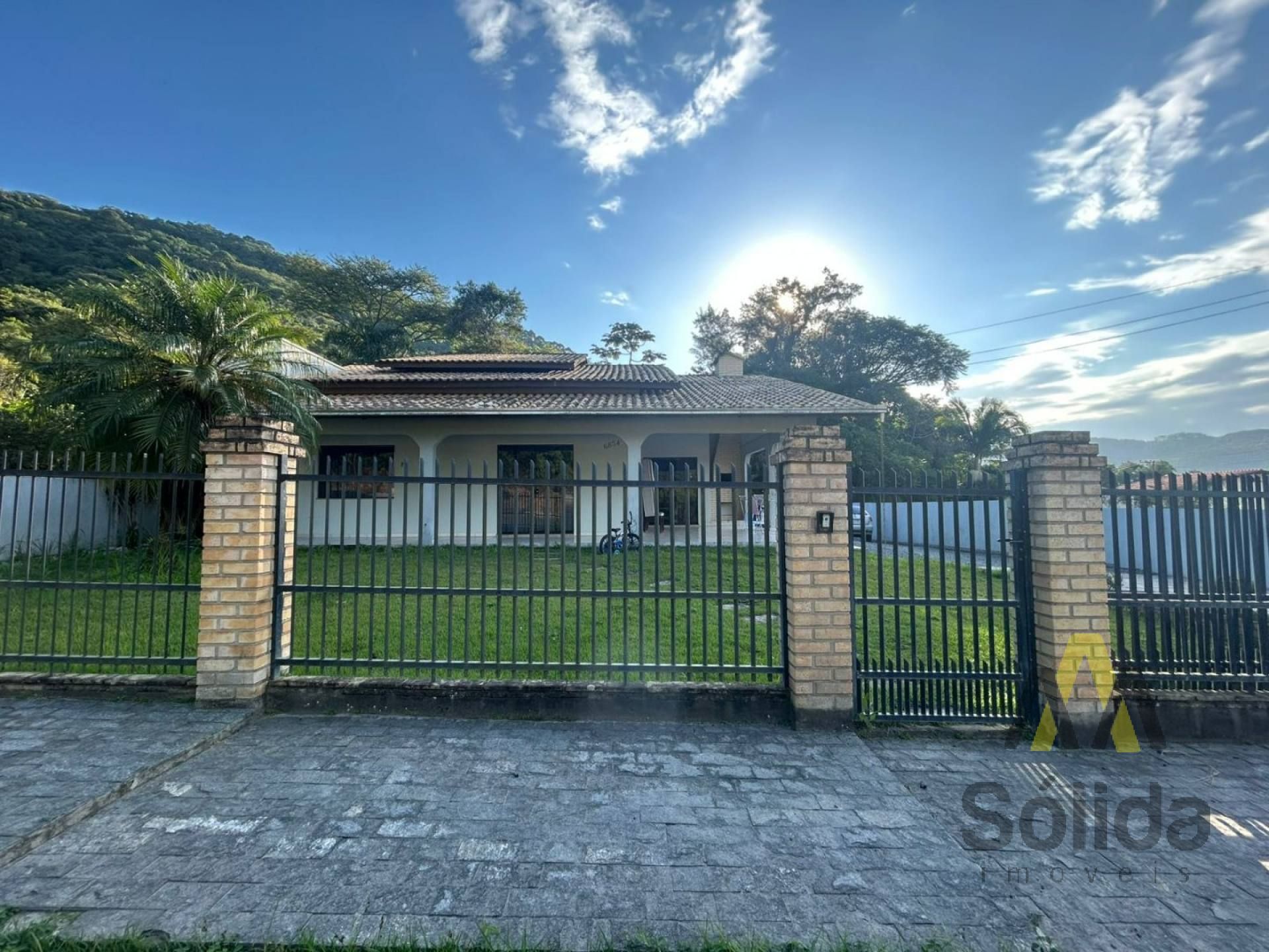 Ampla casa na Santa Lídia com 350m², com área de lazer e piscina