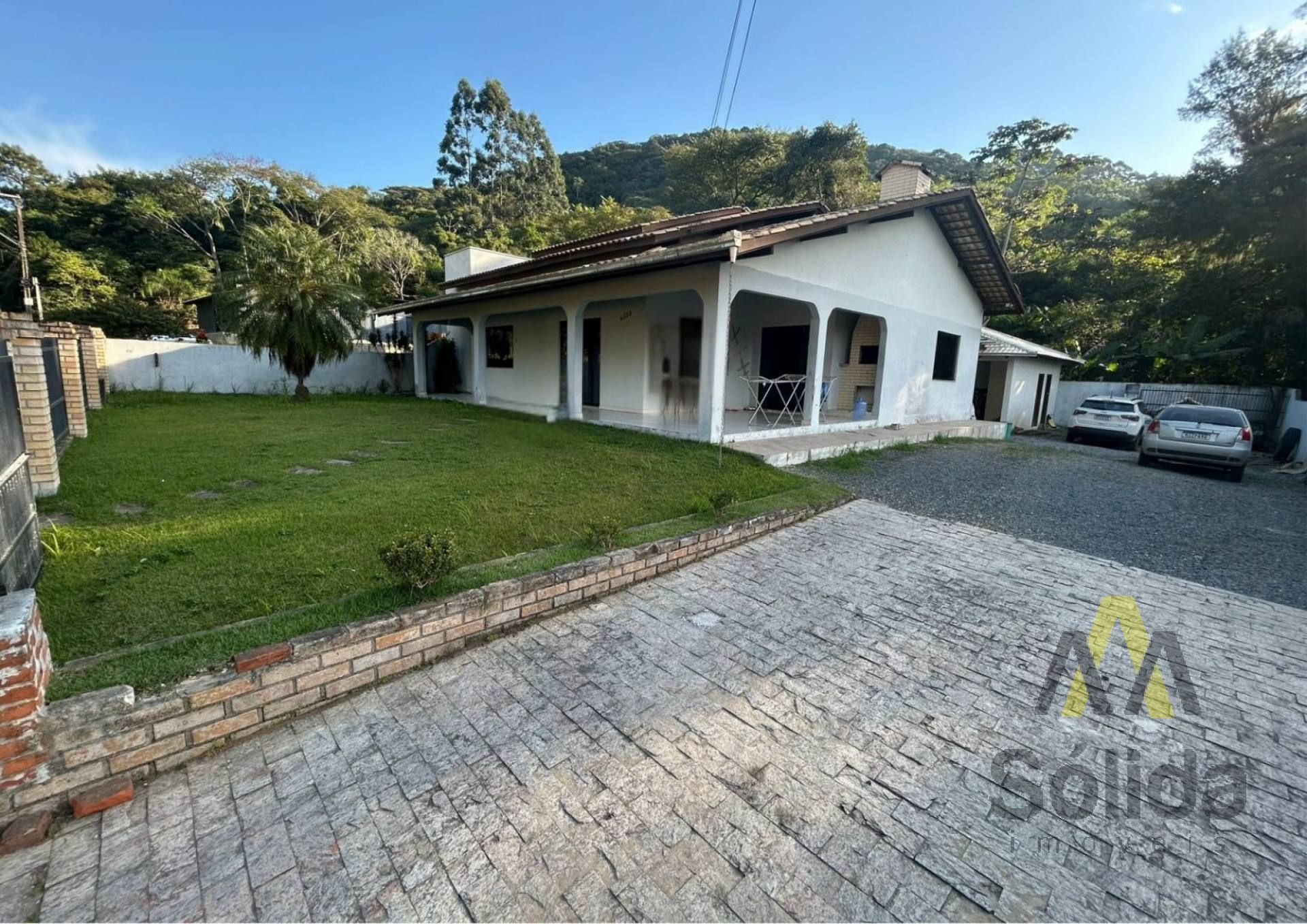 Ampla casa na Santa Lídia com 350m², com área de lazer e piscina