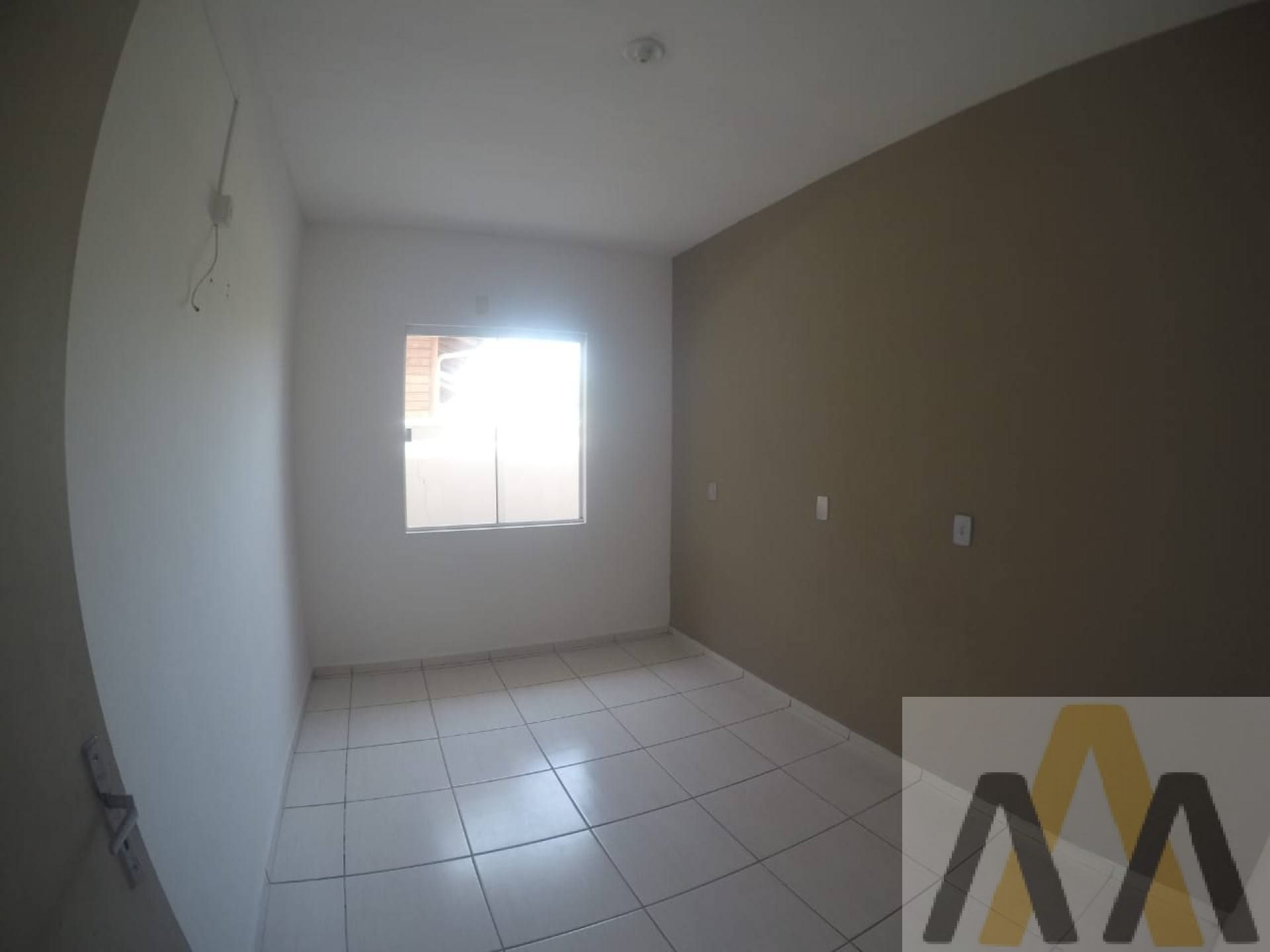 CASA COM 2 QUARTOS NO CENTRO DE PENHA À 1400M DO MAR