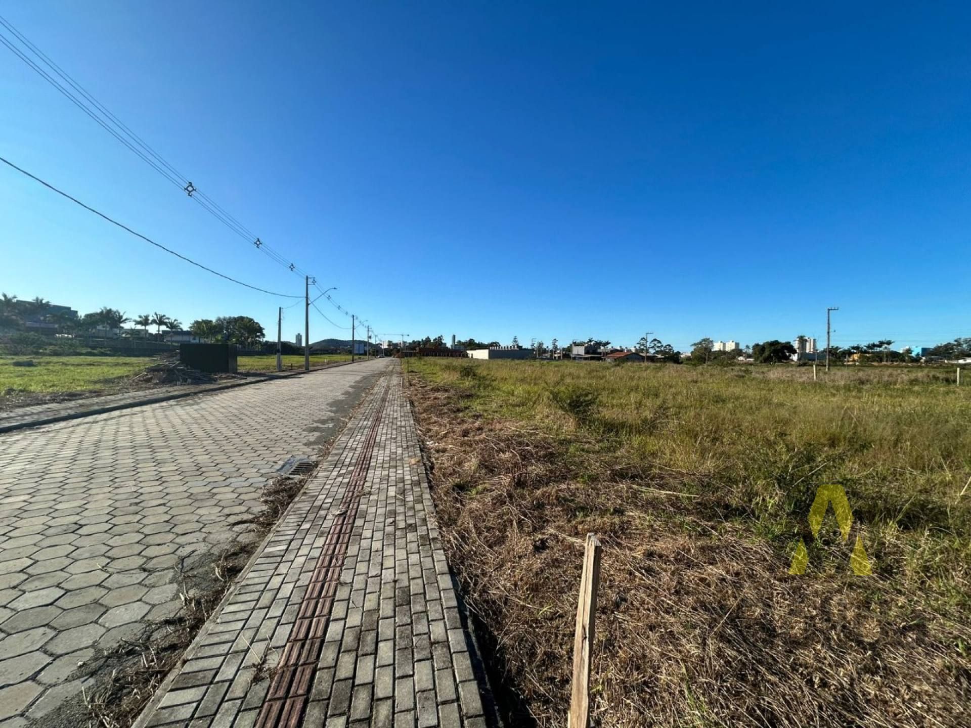 Seu Lugar no Paraíso: Lote de 550m² no Jardim Acapulco – Penha/SC