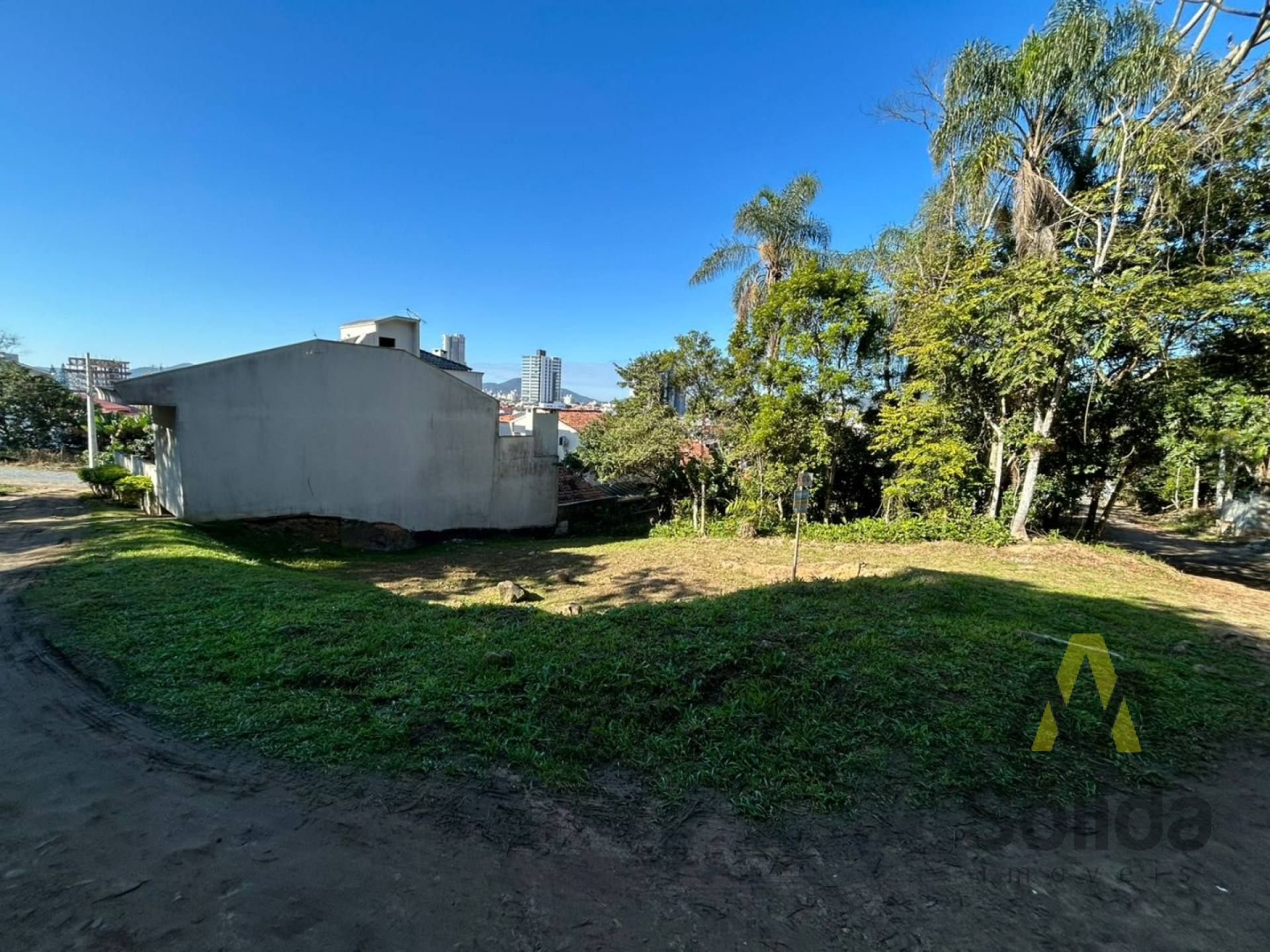 Terreno na Praia do Quilombo - 100m do Mar