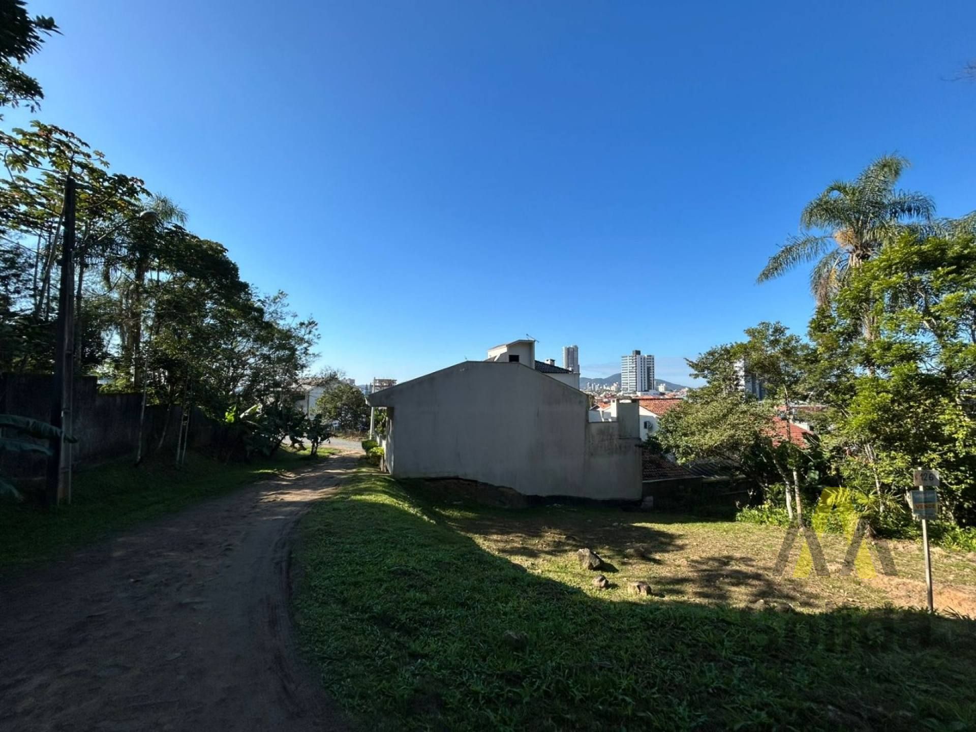 Terreno na Praia do Quilombo - 100m do Mar