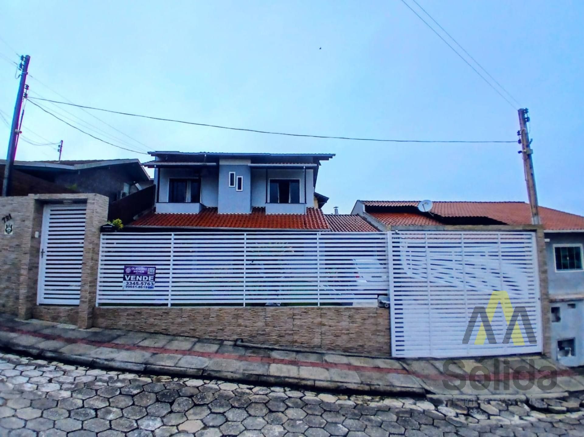 Casa à venda em Armação – 700 Metros do mar