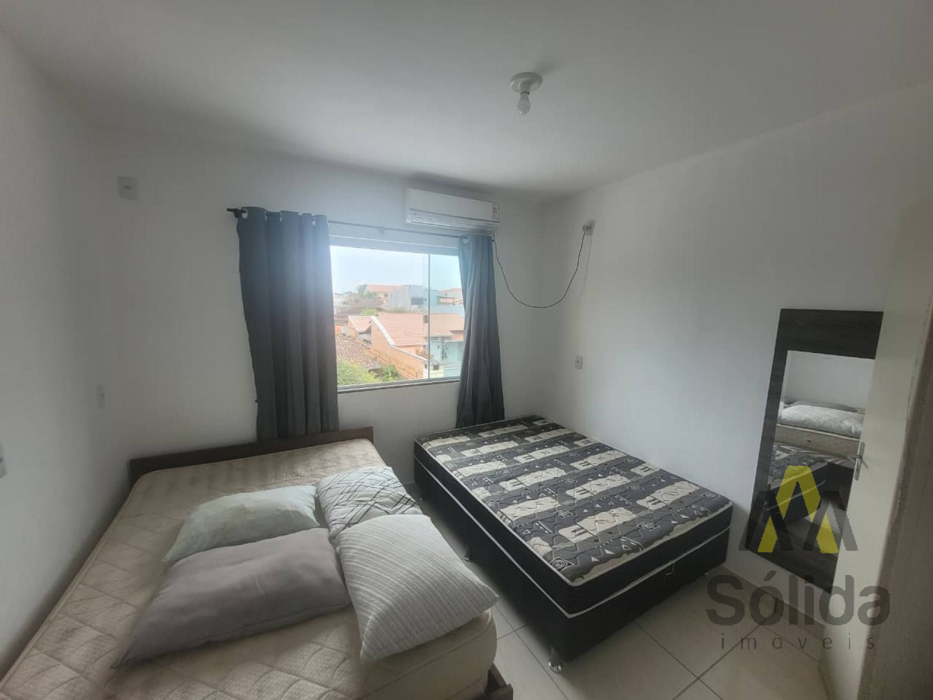 Oportunidade!  Sobrado próximo à Praia do Quilombo com 2 suítes