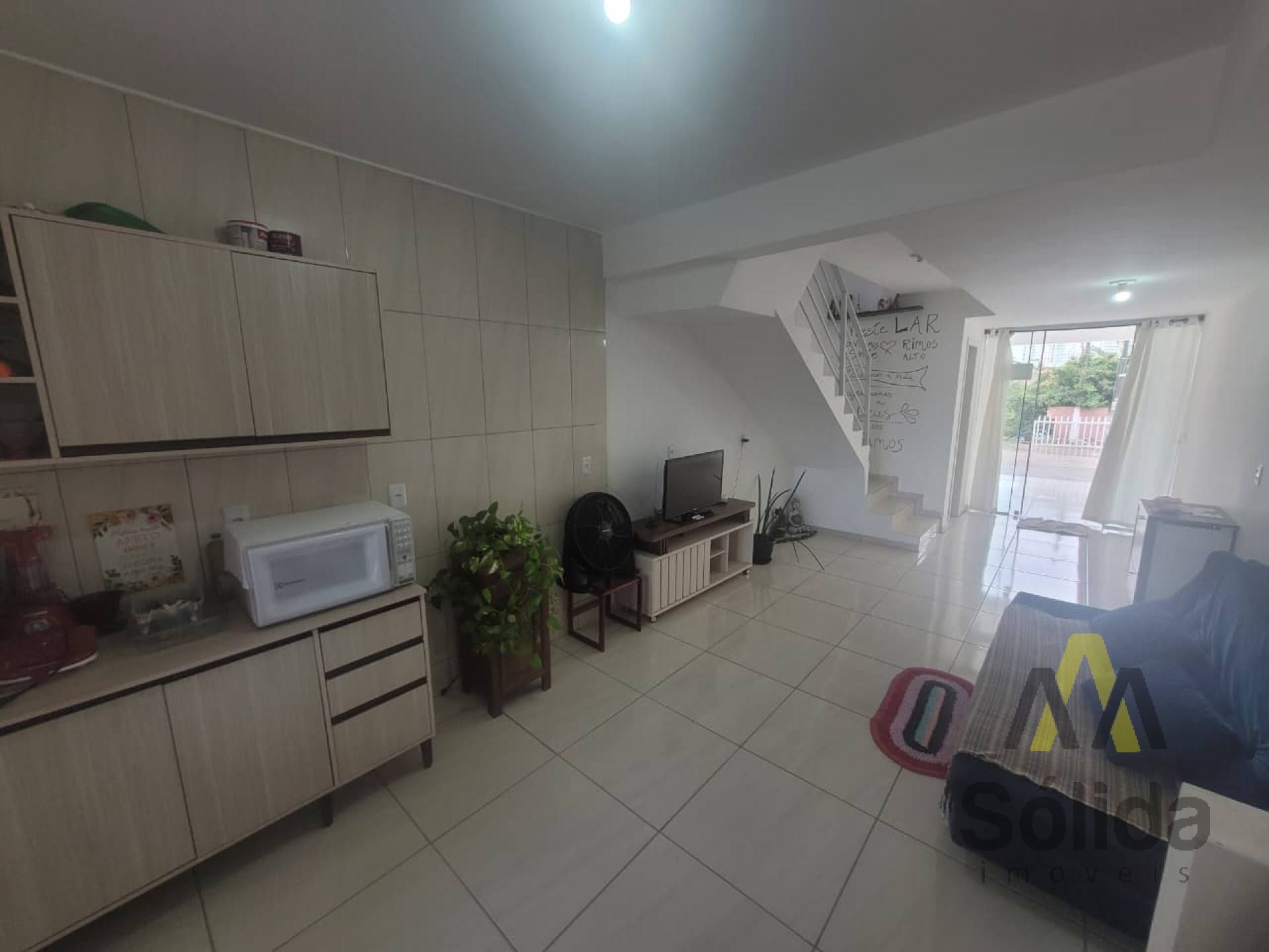 Oportunidade!  Sobrado próximo à Praia do Quilombo com 2 suítes