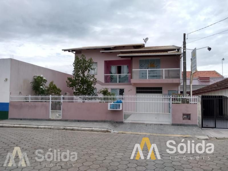 Sobrado para vender com 5 suítes no bairro Centro em Penha