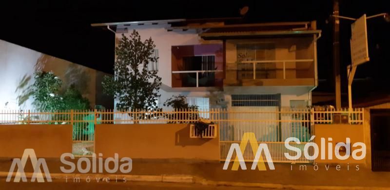 Sobrado para vender com 5 suítes no bairro Centro em Penha