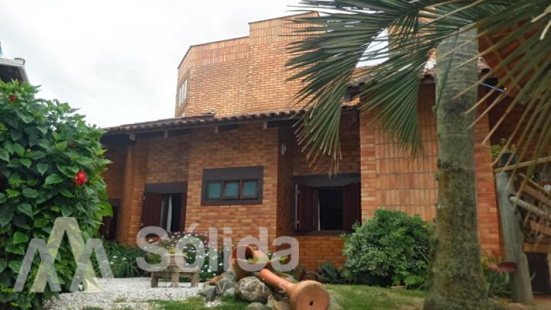 Casa Pé na Areia com 4 quartos sendo 1 suíte no Itacolomi em Balneário Piçarras