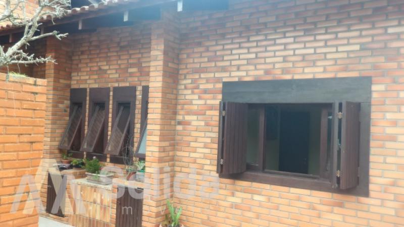 Casa Pé na Areia com 4 quartos sendo 1 suíte no Itacolomi em Balneário Piçarras