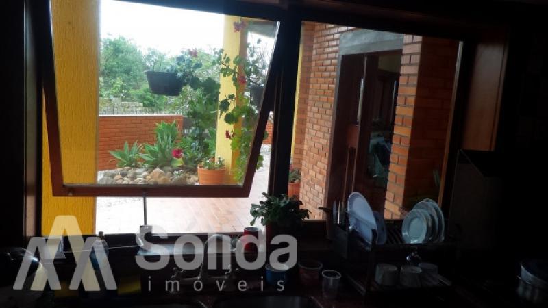 Casa Pé na Areia com 4 quartos sendo 1 suíte no Itacolomi em Balneário Piçarras