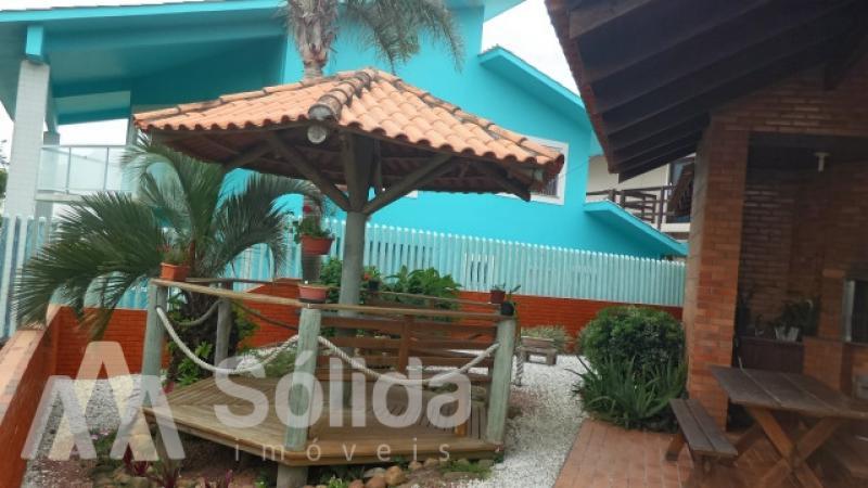 Casa Pé na Areia com 4 quartos sendo 1 suíte no Itacolomi em Balneário Piçarras