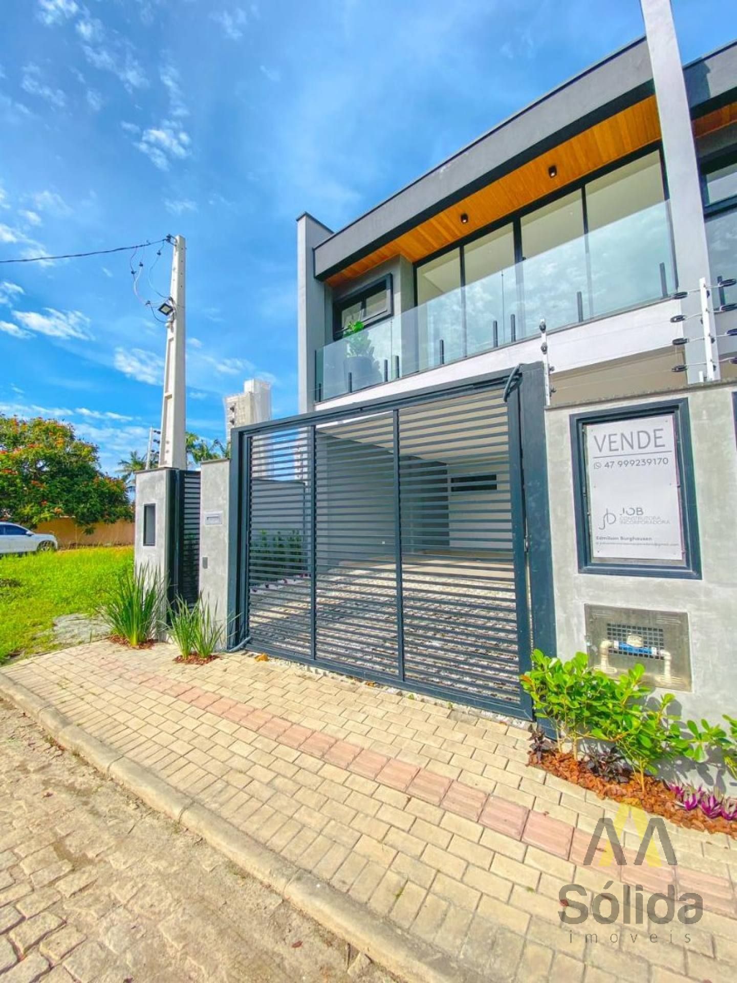 Sobrado Para Vender com 3 quartos no bairro Itacolomi em Balneário Piçarras