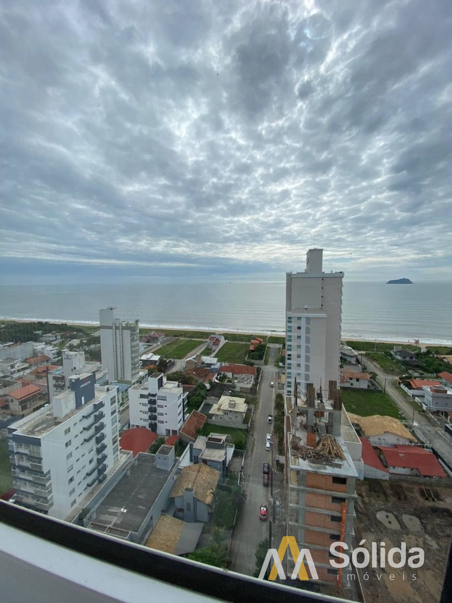 Apartamento Para Vender com 2 quartos 1 suítes no Porto Piçarras bairro Itacolomi.