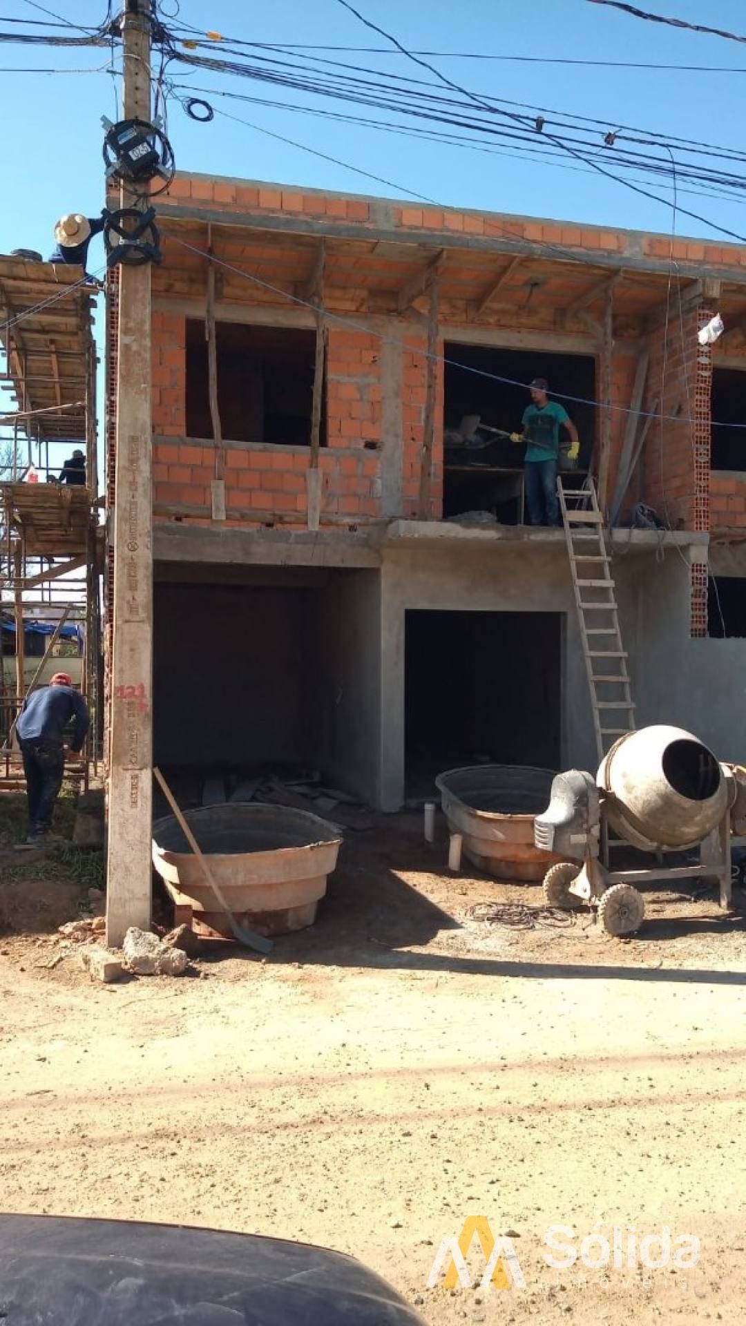 Sobrado Para Vender com 2 Quartos mais 1 Suíte no Bairro Itacolomi em Balneário Piçarras