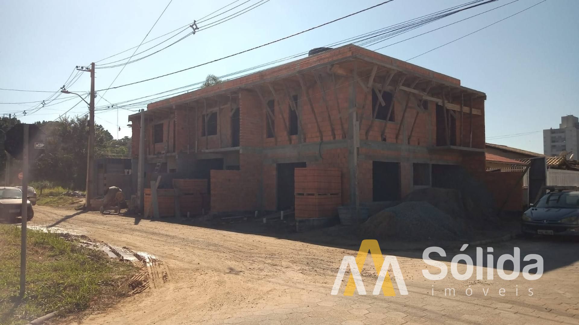 Sobrado Para Vender com 2 Quartos mais 1 Suíte no Bairro Itacolomi em Balneário Piçarras