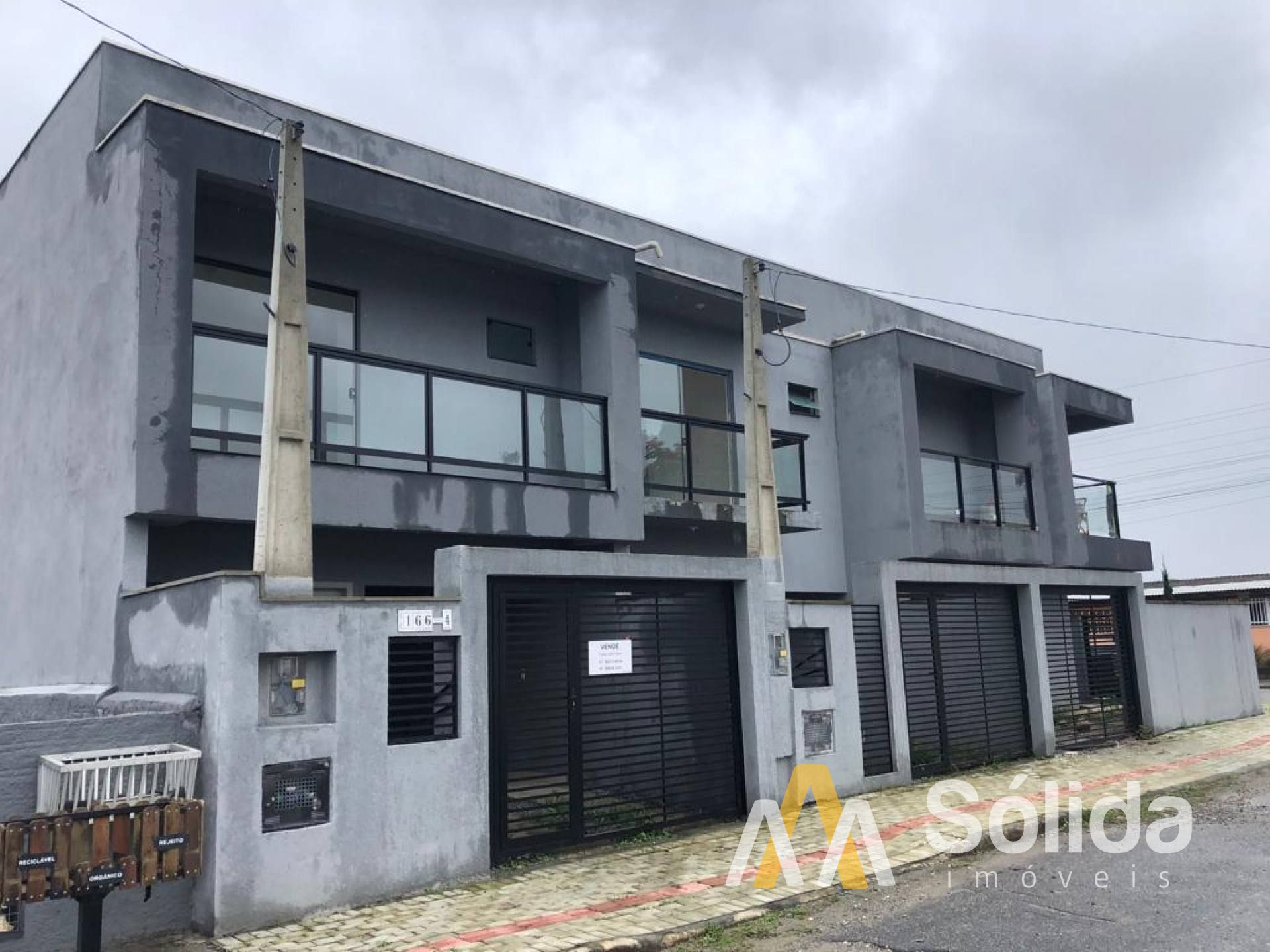 Sobrado à venda, 2 suítes em Balneário Piçarras/SC