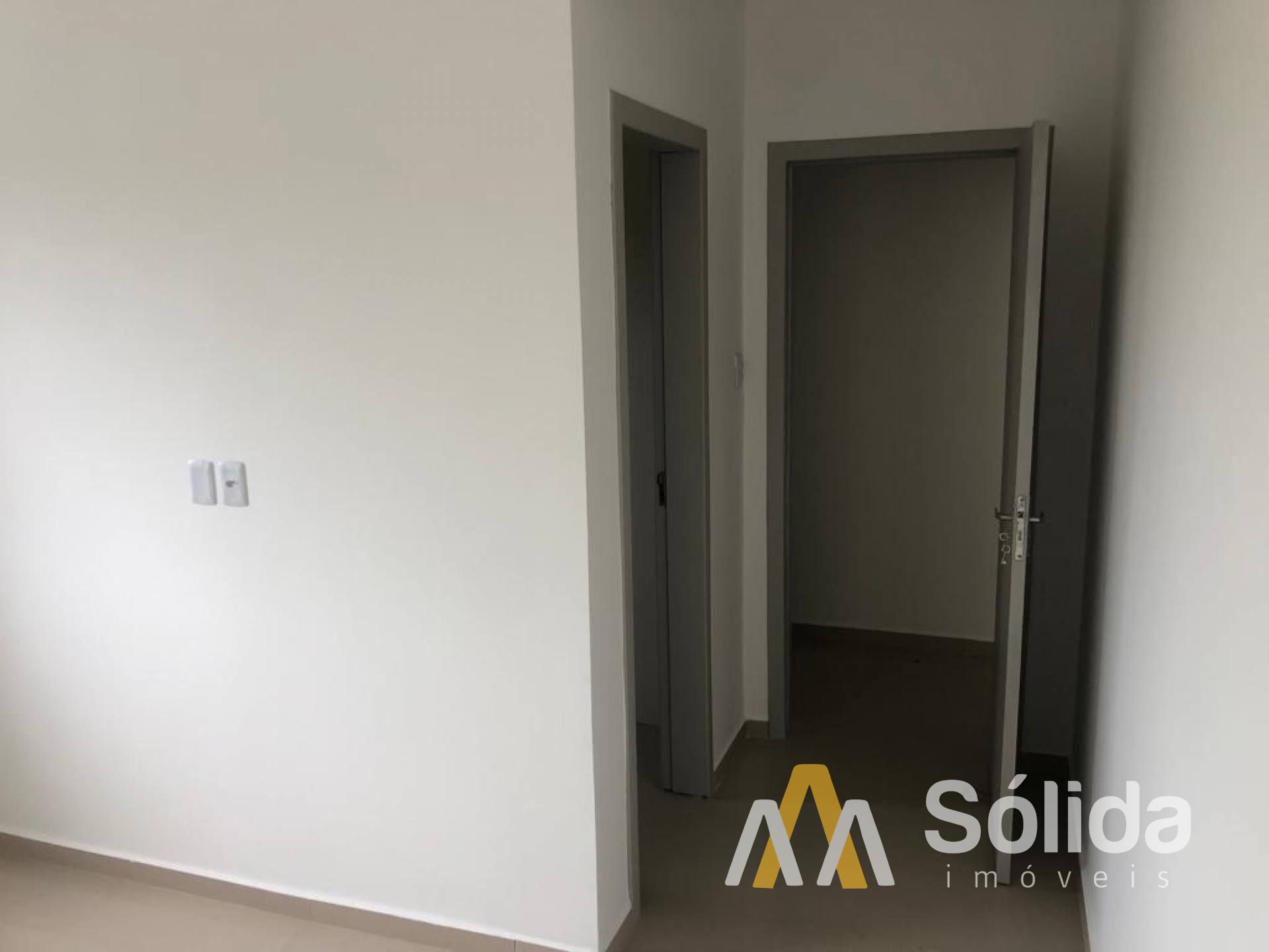 Sobrado à venda, 2 suítes em Balneário Piçarras/SC