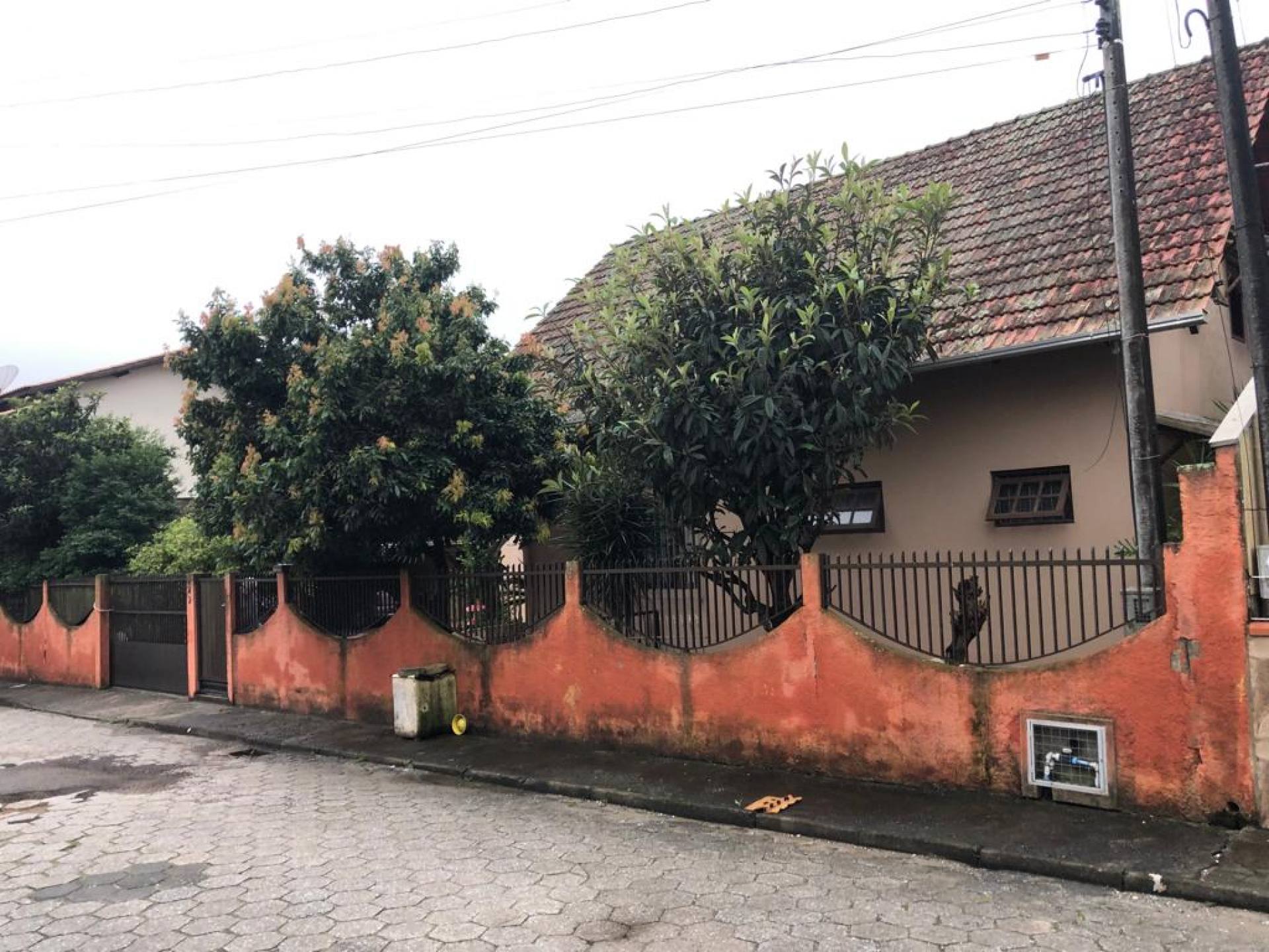 Casa Para Vender com 4 quartos no bairro Armação em Penha