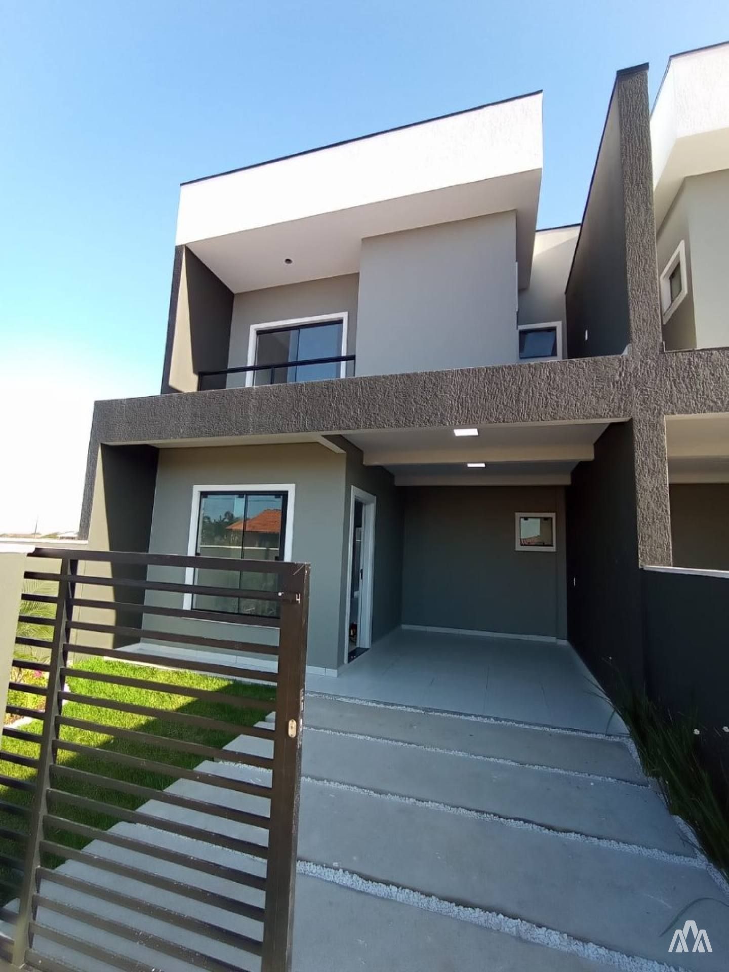 Sobrado Para Vender com 2 quartos e 1 Suíte no bairro Quinta dos Açorianos em Barra Velha