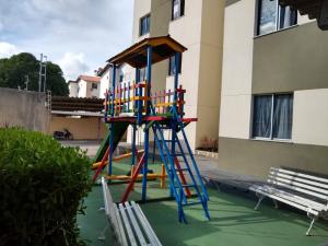 (ALUGADO) apartamento no Conjunto Augusto Franco no condomínio Porto dos Corais.