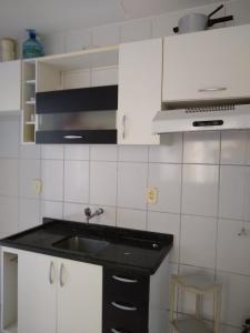 (ALUGADO) apartamento no Conjunto Augusto Franco no condomínio Porto dos Corais.