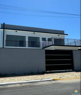 Espetacular casa de alto padrão, disponível para venda em um terreno exclusivo, com piscina e 4 suítes. Ref. 271