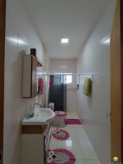 Sala comercial e 2 apartamentos em uma das principais avenidas de Penha. Ref. 291