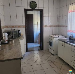 Casa com 3 dormitórios e vaga para 4 veículos, aprox. 200m da Praia Grande em Penha/SC. Ref. 296