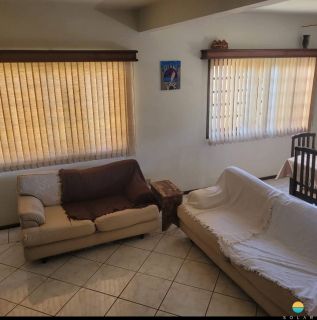 Casa com 3 dormitórios e vaga para 4 veículos, aprox. 200m da Praia Grande em Penha/SC. Ref. 296