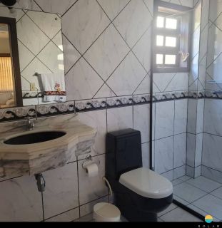 Casa com 3 dormitórios e vaga para 4 veículos, aprox. 200m da Praia Grande em Penha/SC. Ref. 296