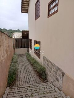 Casa com 3 dormitórios e vaga para 4 veículos, aprox. 200m da Praia Grande em Penha/SC. Ref. 296