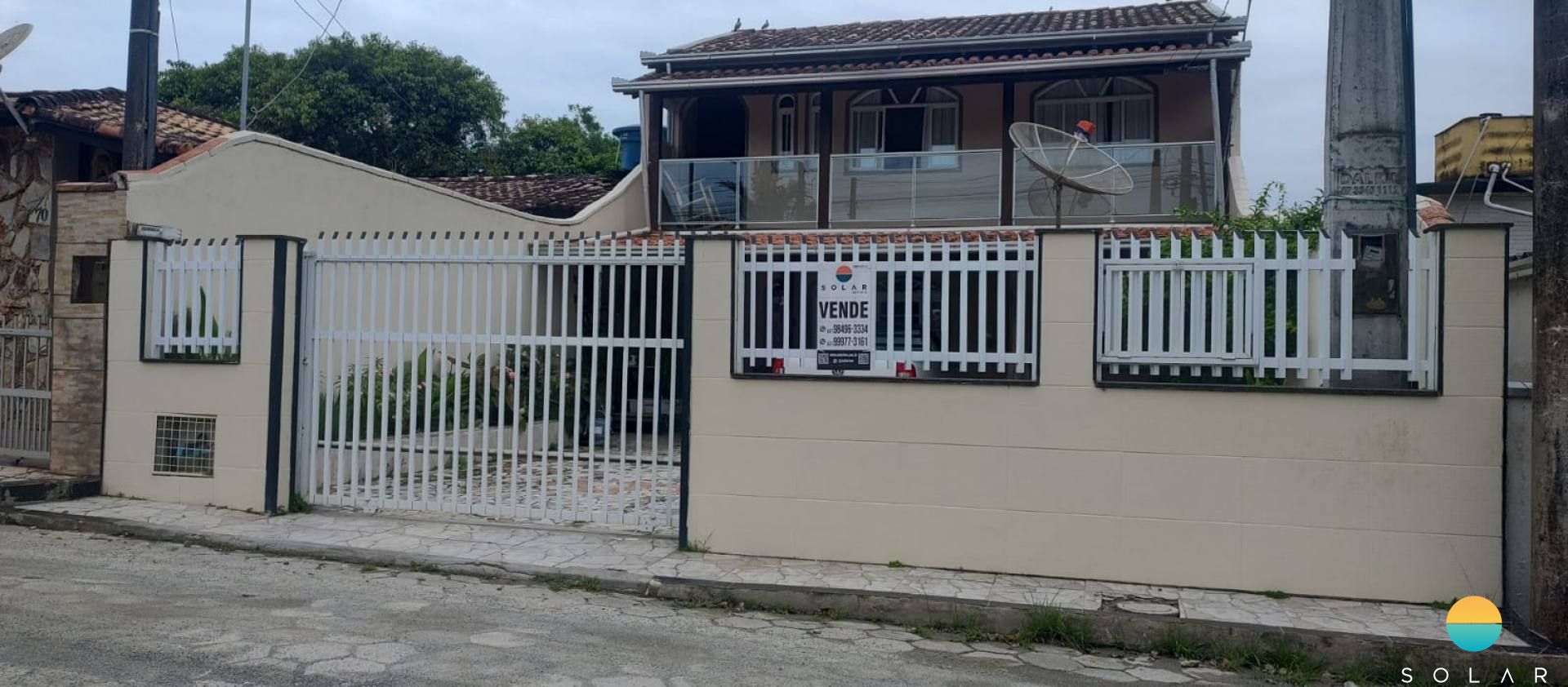 Sobrado a venda com 4 dormitórios e 5 vagas para carros. Ref. 297