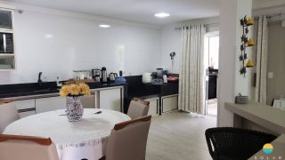 Lindo sobrado espaçoso aprox. 550m da Praia com 4 quartos e 5 vagas de garagem em Penha/SC. Ref. 357