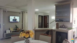 Lindo sobrado espaçoso aprox. 550m da Praia com 4 quartos e 5 vagas de garagem em Penha/SC. Ref. 357