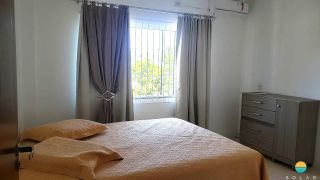 Lindo sobrado espaçoso aprox. 550m da Praia com 4 quartos e 5 vagas de garagem em Penha/SC. Ref. 357